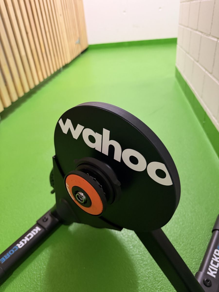 Wahoo Hometrainer: KICKR CORE 2 Smart Trainer mit ZWIFT Cog/Click Smart Trainer – Nuovo (secondo la descrizione) da Heerbrugg venduto da 89Luka 3
