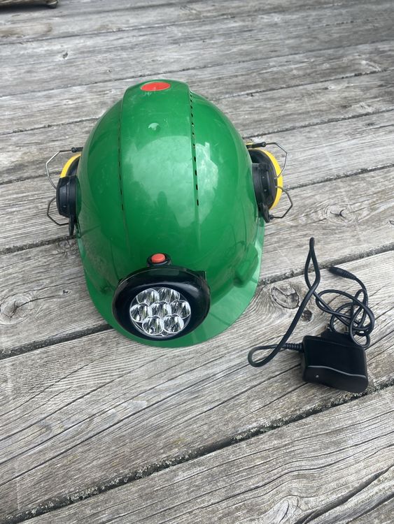Sicherheitshelm Peltor mit LED-Lampe 1
