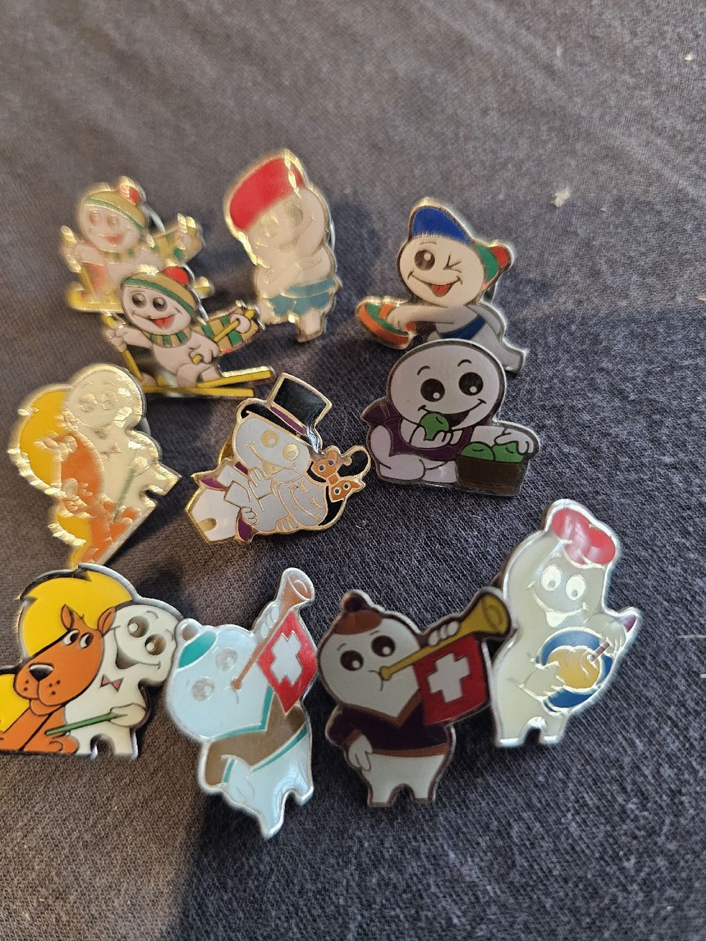 Maga Placchette & Badge: maga Werbepins 11 Stk. – Usato da Reigoldswil venduto da Mutzi7 1