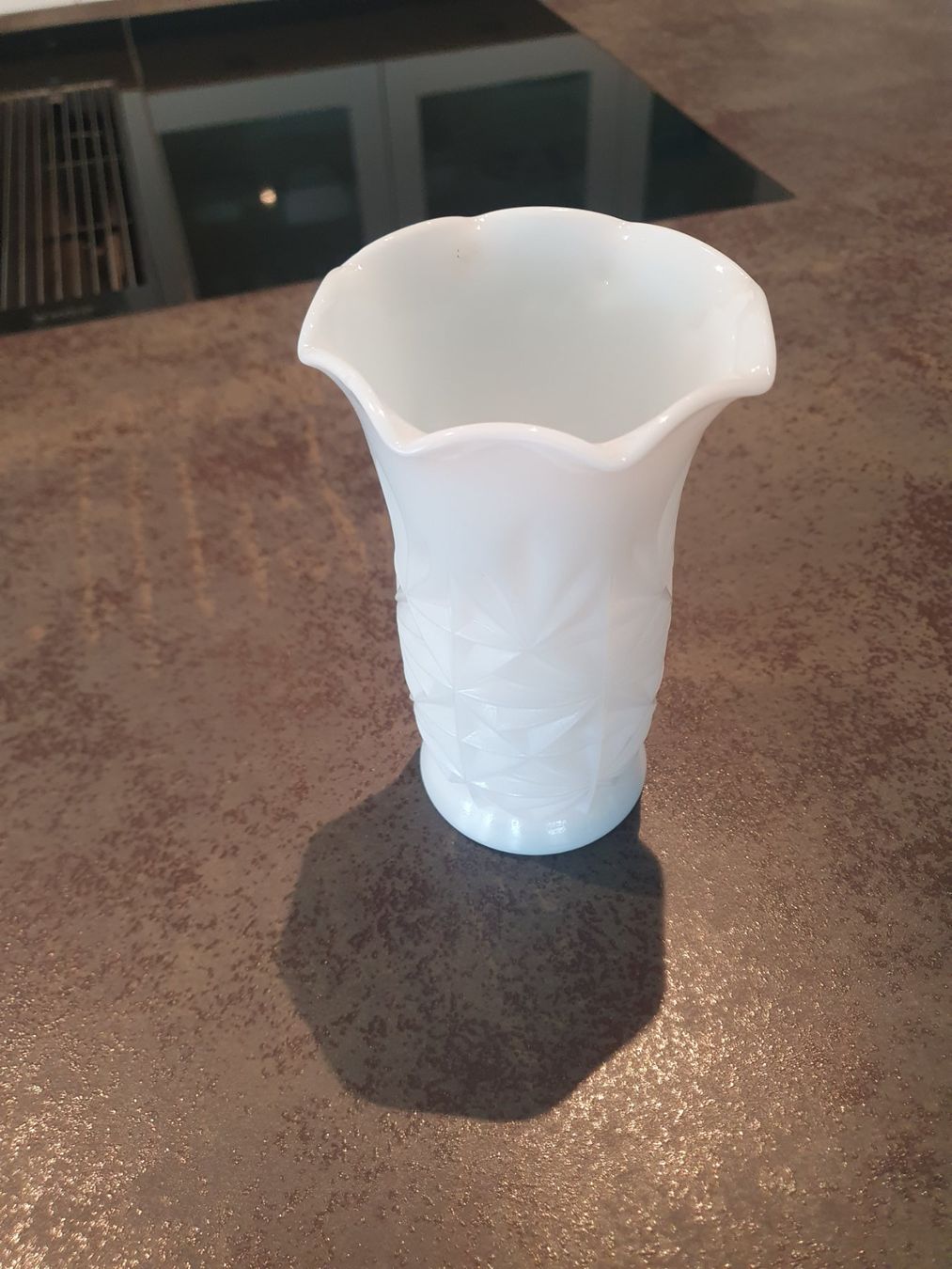 Vasen & Gefässe: Wunderschöne Vintage Milchglas Vase mit Sternmuster, Top! – Gebraucht aus Reinach von 3Guggerli 1