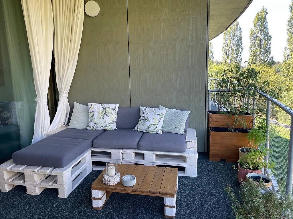 Sofas: Paletten-Ecksofa inklusive Sofatisch – Gebraucht aus Bern von Spabbeli