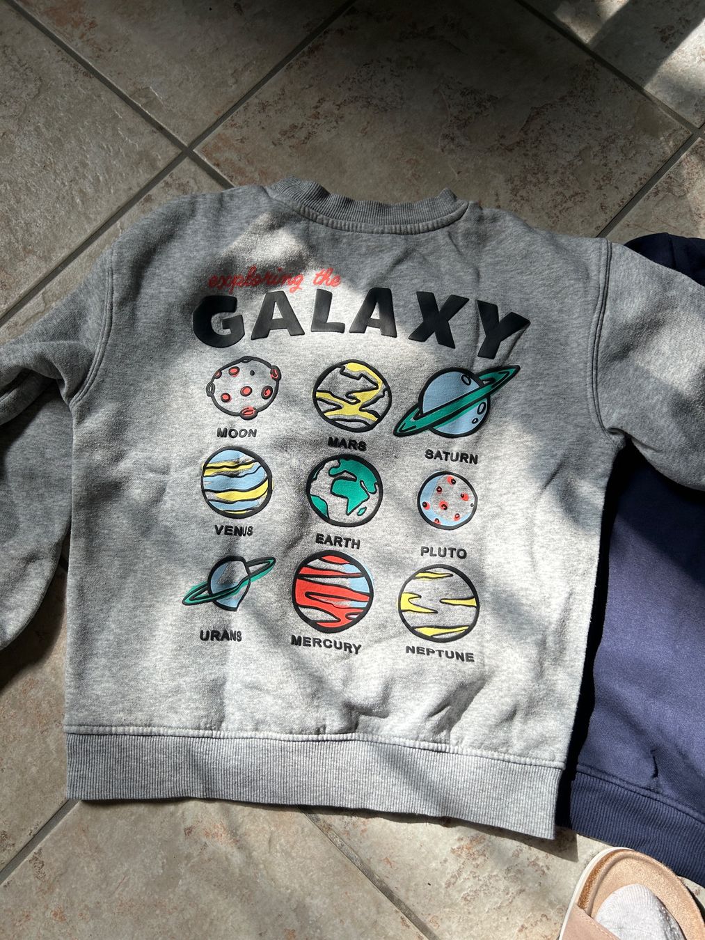 H&M Pulls et sweat-shirts: Pullover 2 Stück, Grösse 122/128 – D'occasion à Reichenburg par nanuk015 2