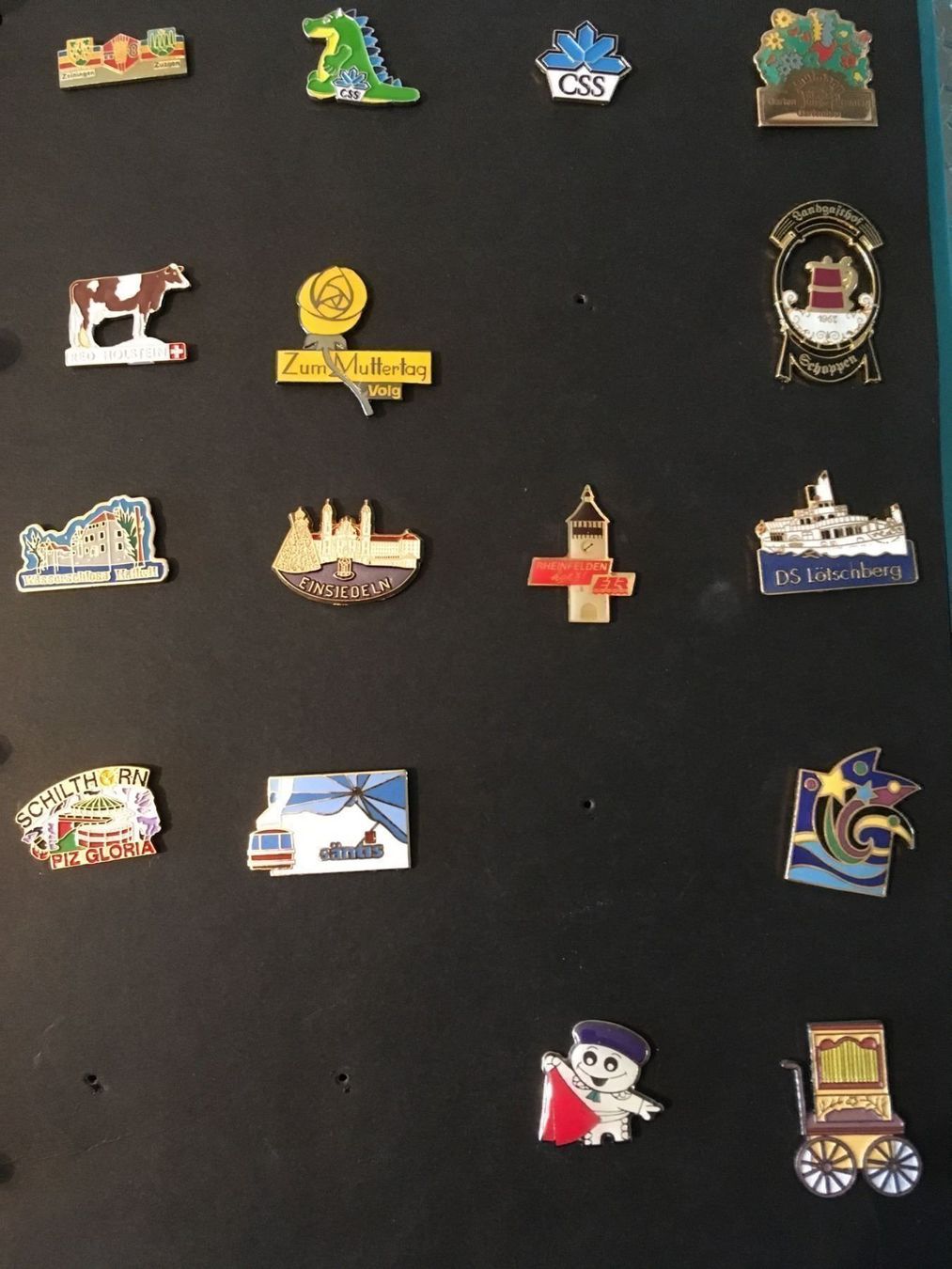 Placchette & Badge: Pin Collection Ordner 83 alte Pins – Nuovo (secondo la descrizione) da Oftringen venduto da andrax 4