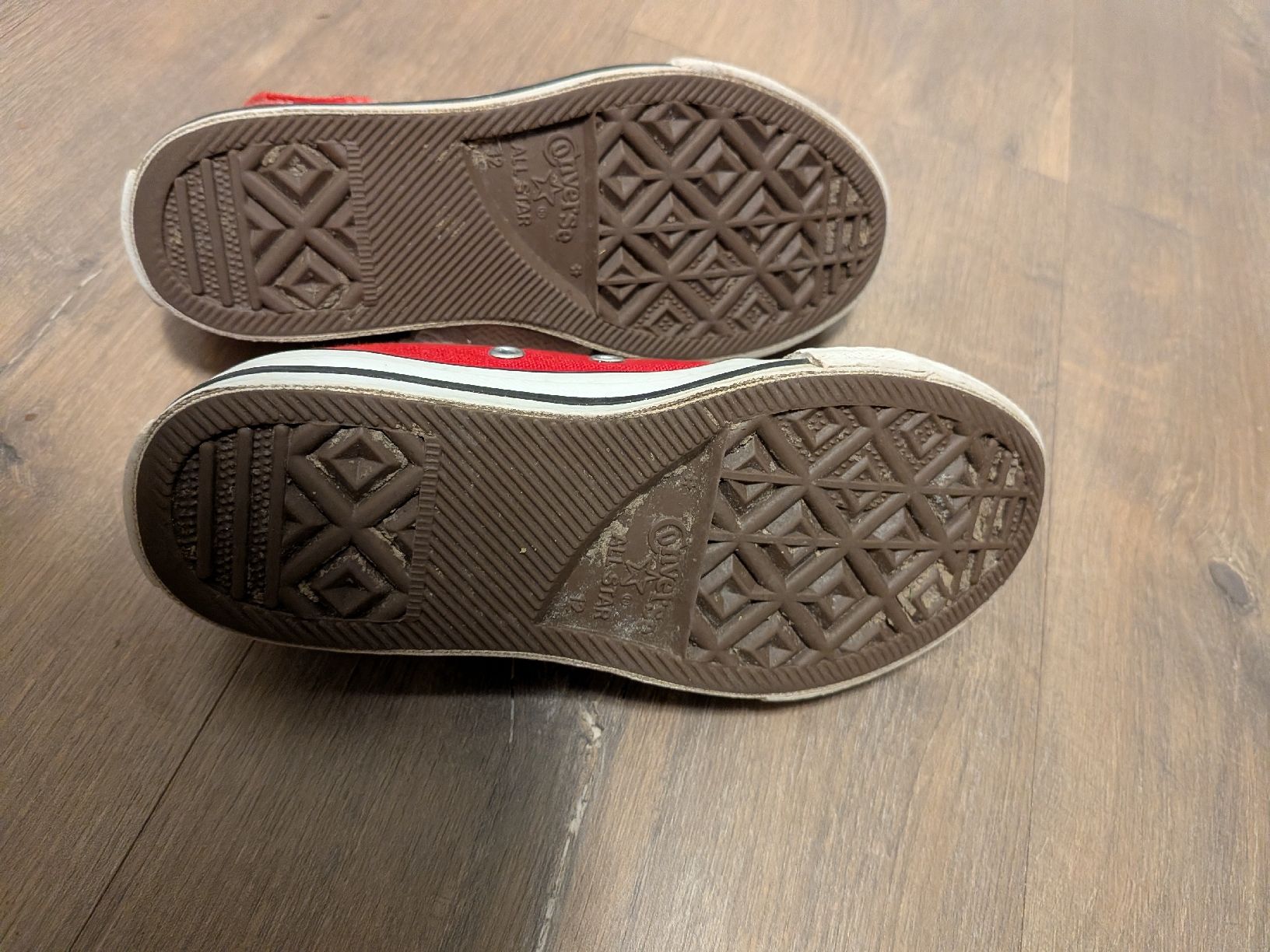 Schuhe für Jungen: 2 Paar Schuhe, Grösse 29, Converse rot und Wanderschuhe  – Gebraucht aus Riehen von senzao15 3