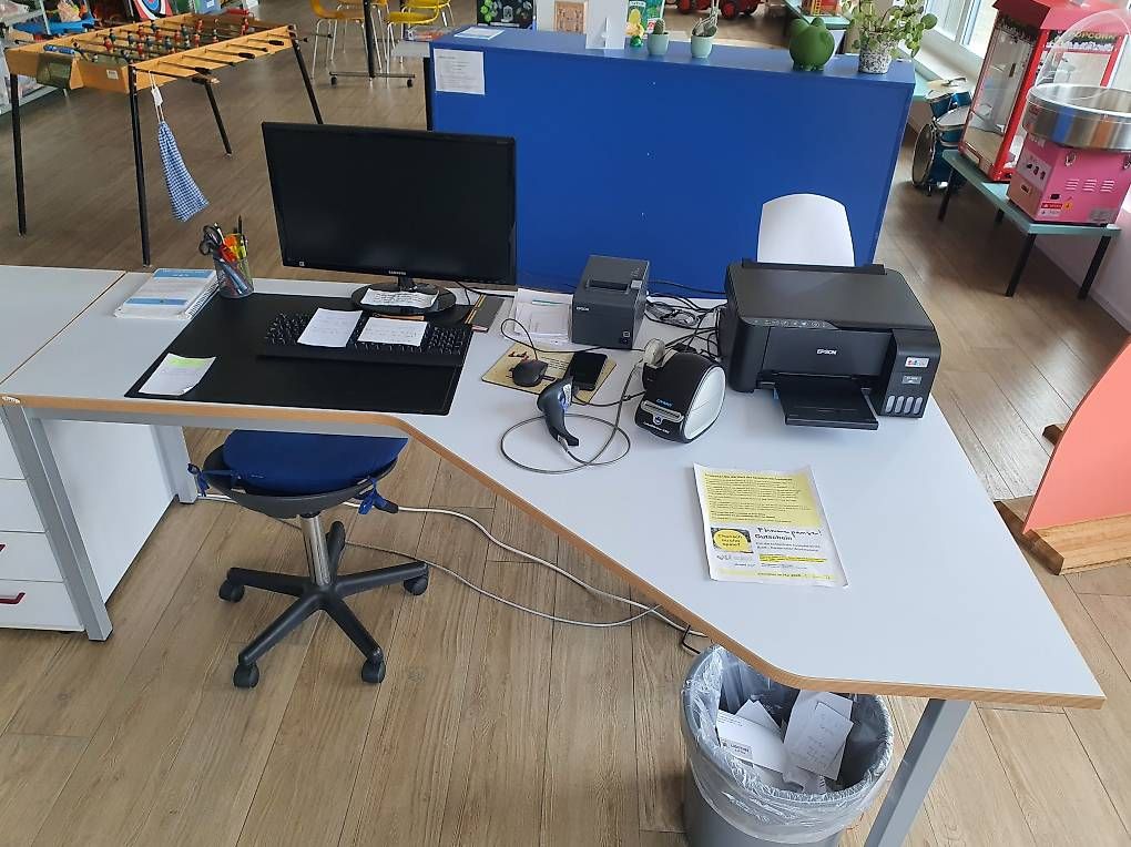 Schreibtische: Bürotisch Kombination modular / Hund Büromöbel – Gebraucht aus Luzern von Bags94 1