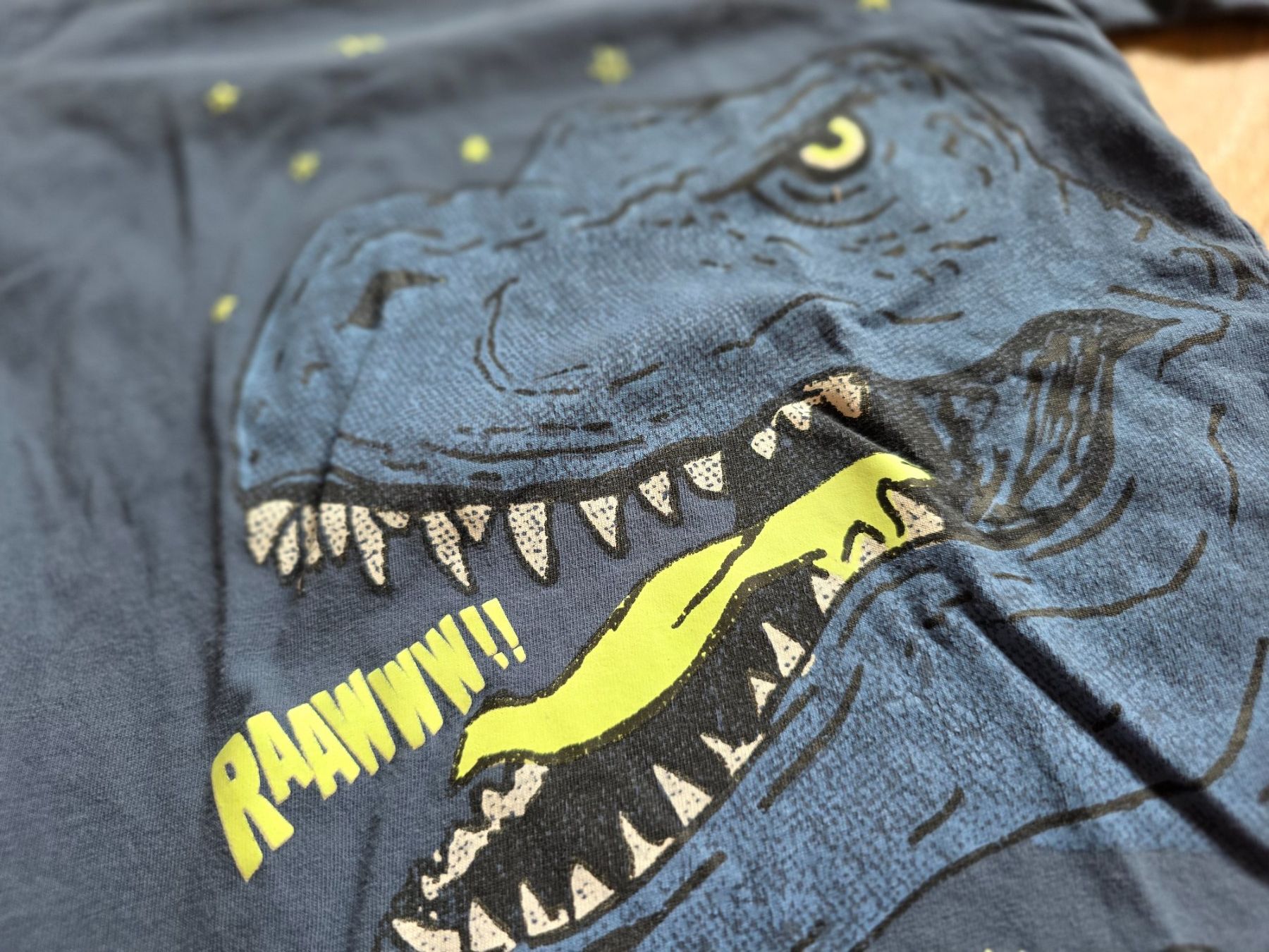 Camicie, T-shirt & Polo: Langarmshirt, Longsleeve Dino Gr. 92/98 – Usato da Nebikon venduto da Japostyle 2