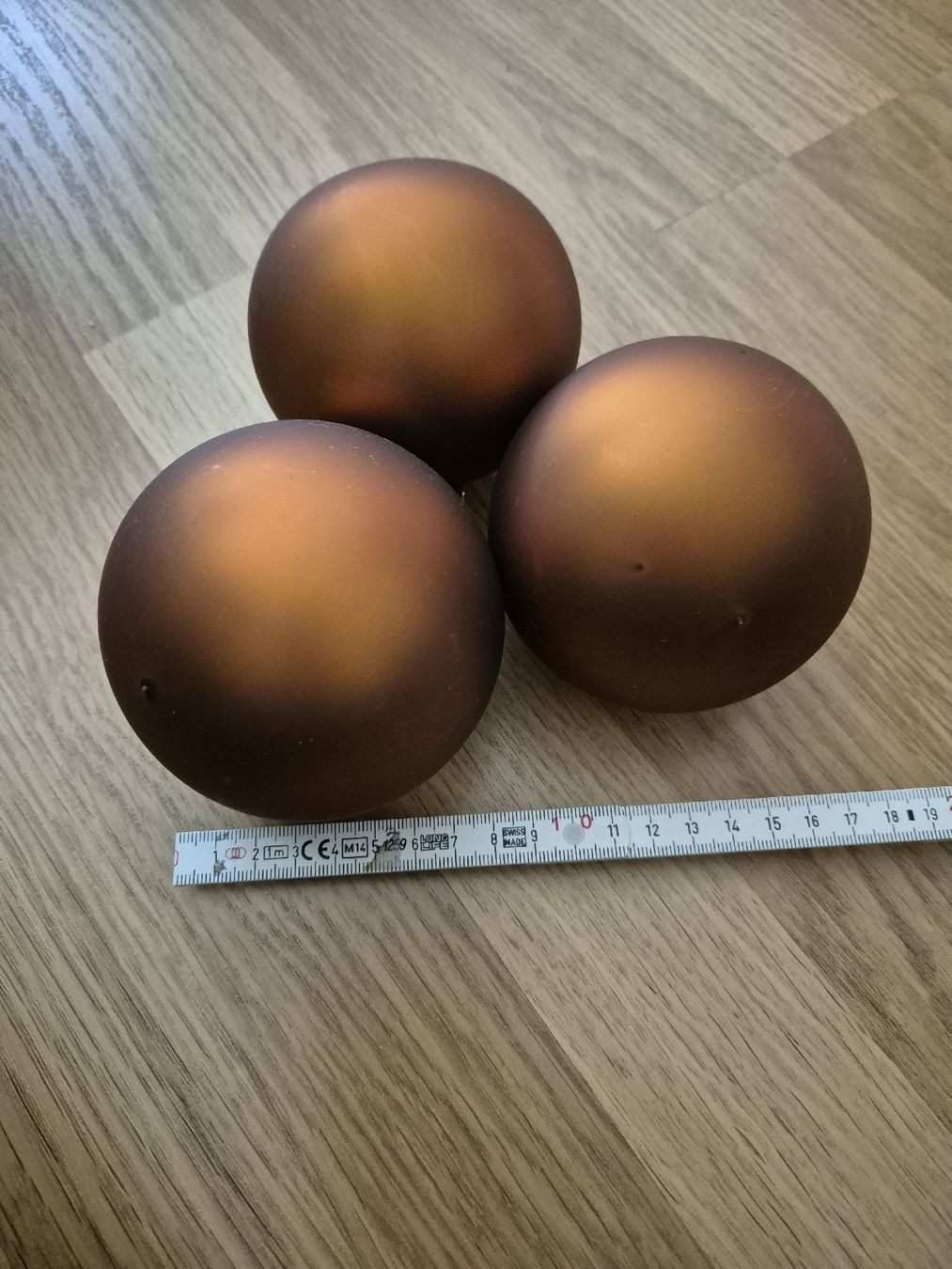 Alle Dekorationen: 3 Weihnachtskugeln Bronze glänzend 8cm Deko – Gebraucht aus Langenthal von Polarisstern 1