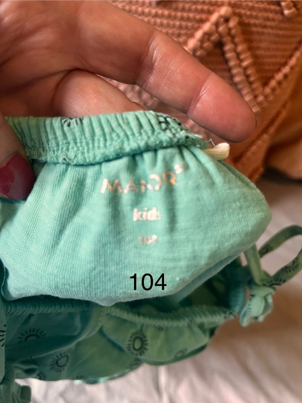 Manor Jumpsuits: Adorable green shorts combi size 104cm – Neu (gemäss Beschreibung) aus Genève von dmt_y25y 4