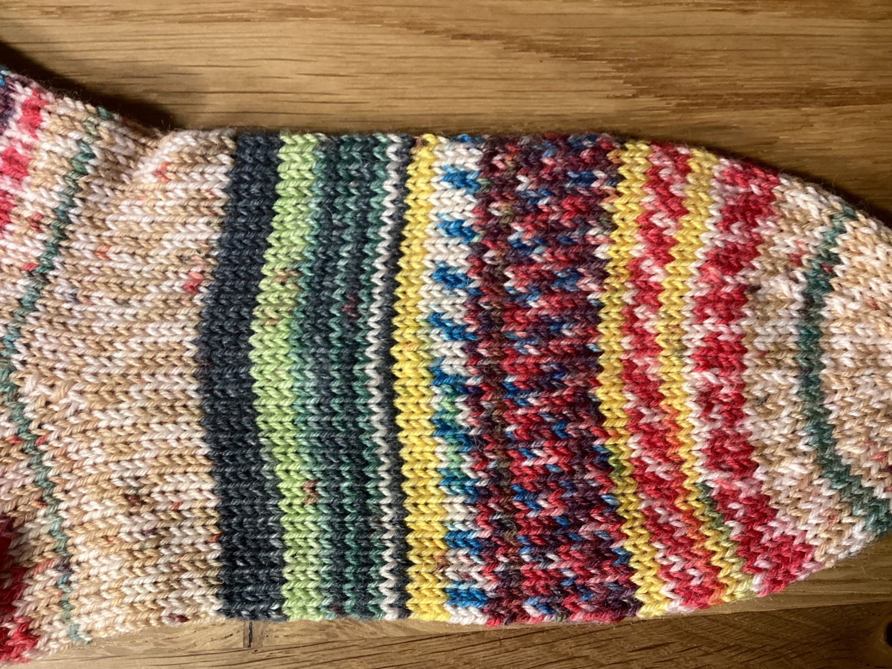 Calze: Handgestrickte Hundertwasser Söckli – Nuovo e nell'imballaggio originale da Flawil venduto da kruemeli02 1