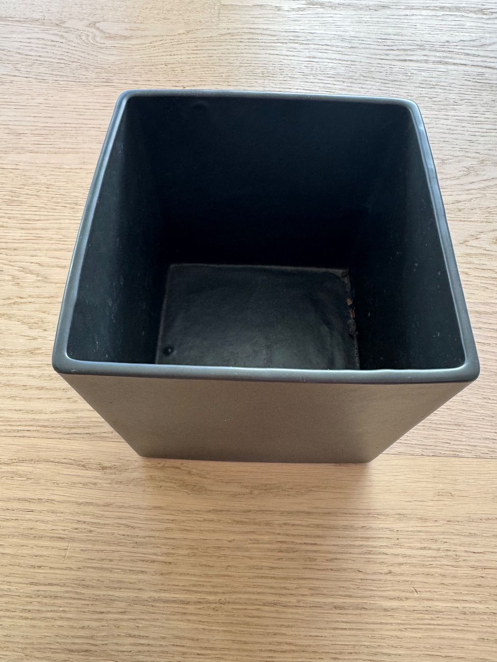 Vasi per fiori: Schwarzer Übertopf, eckig, 15 cm – Usato da Inwil venduto da san_zh