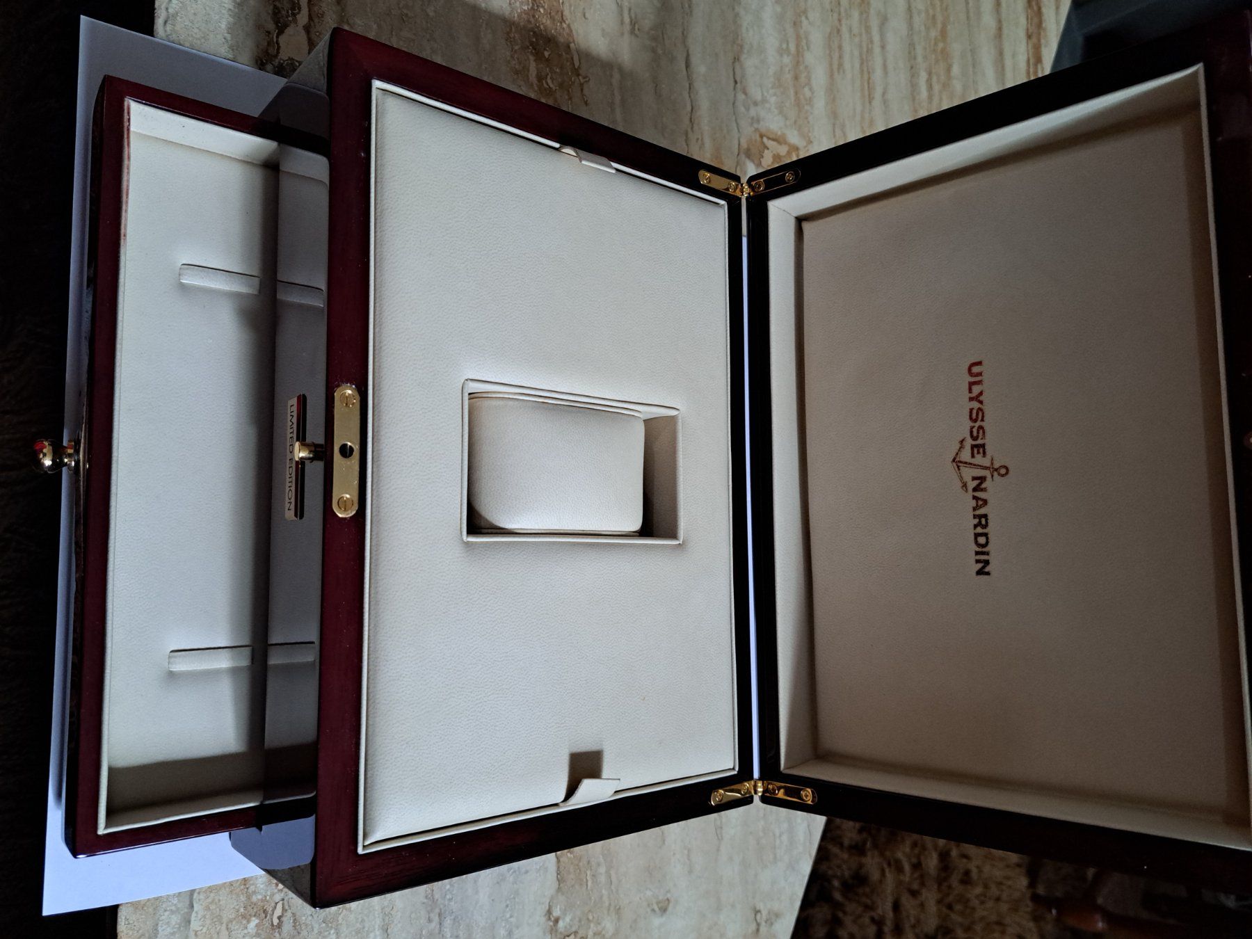 Ulysse Nardin Orologi: Magnifique écrin Ulysse Nardin 100% neuf – Nuovo e nell'imballaggio originale da Bercher venduto da gfc_cs28 1