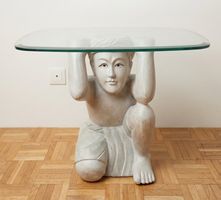 Buda Skulptur, Beistelltisch mit Glasplatte