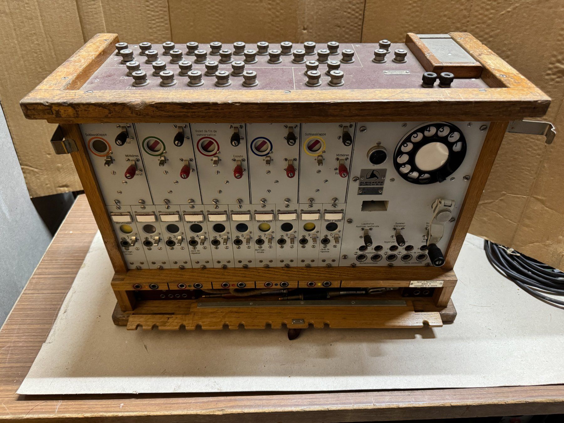 Téléphones: Telefonzentrale 37 – D'occasion à Ins par Revue-1000 1