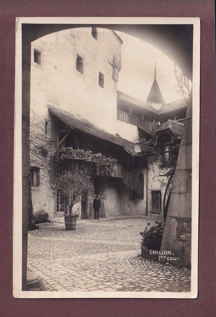 Cartes postales: Château de CHILLON - 1ère Cour – D'occasion à Pully par nicecards