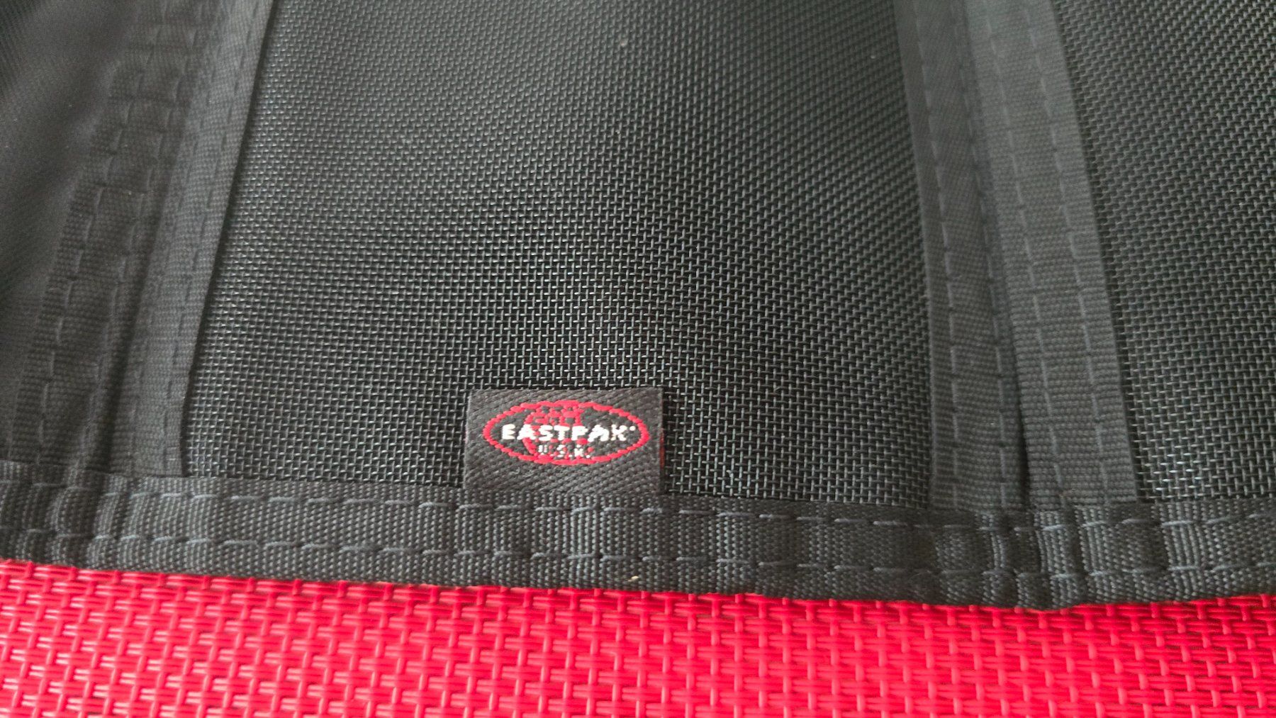 Eastpak Portafogli: Eastpak Crew Single Portemonnaie – Nuovo e nell'imballaggio originale da Wabern venduto da Irakene 7