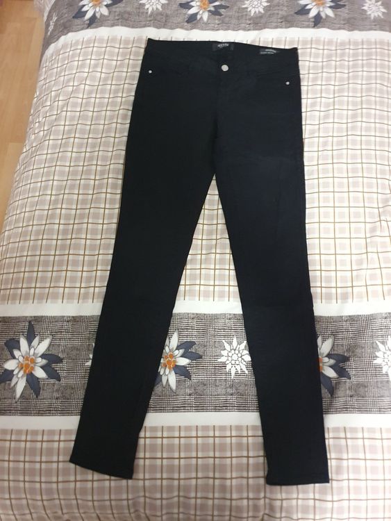 Pantaloni Guess colore nero taglia 29x32. Comprare su Ricardo