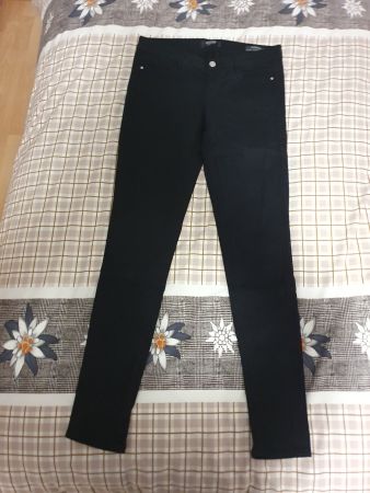 Pantaloni Guess, colore nero, taglia 29x32.