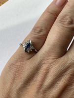 Saphir mit Diamanten