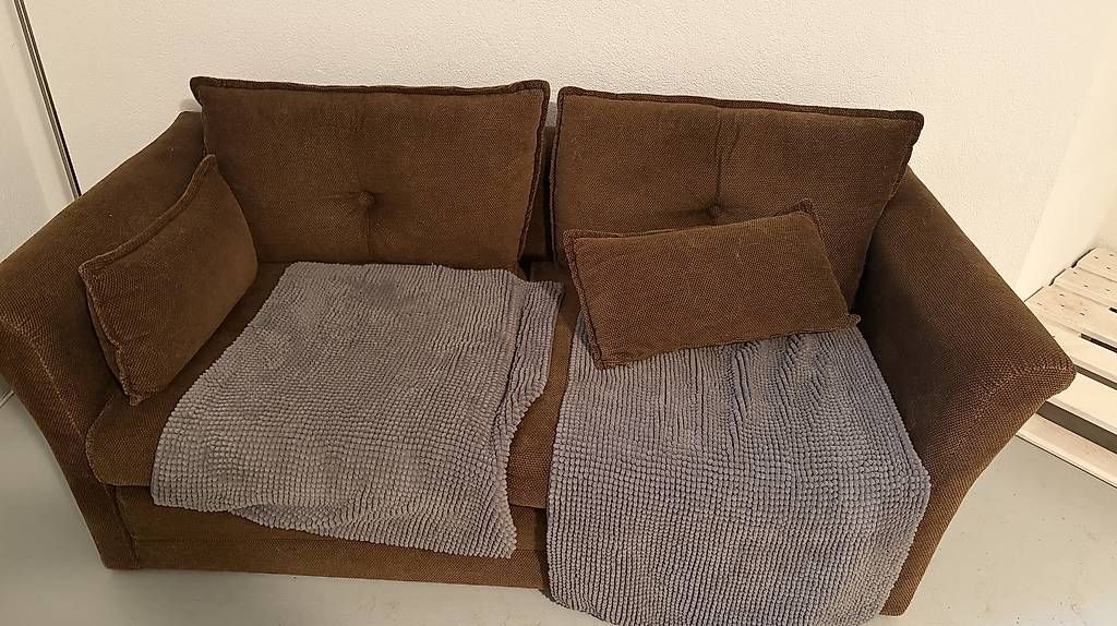 Sofas: Sofa / Couch Stoff Braun – D'occasion à Unterengstringen par Abojer