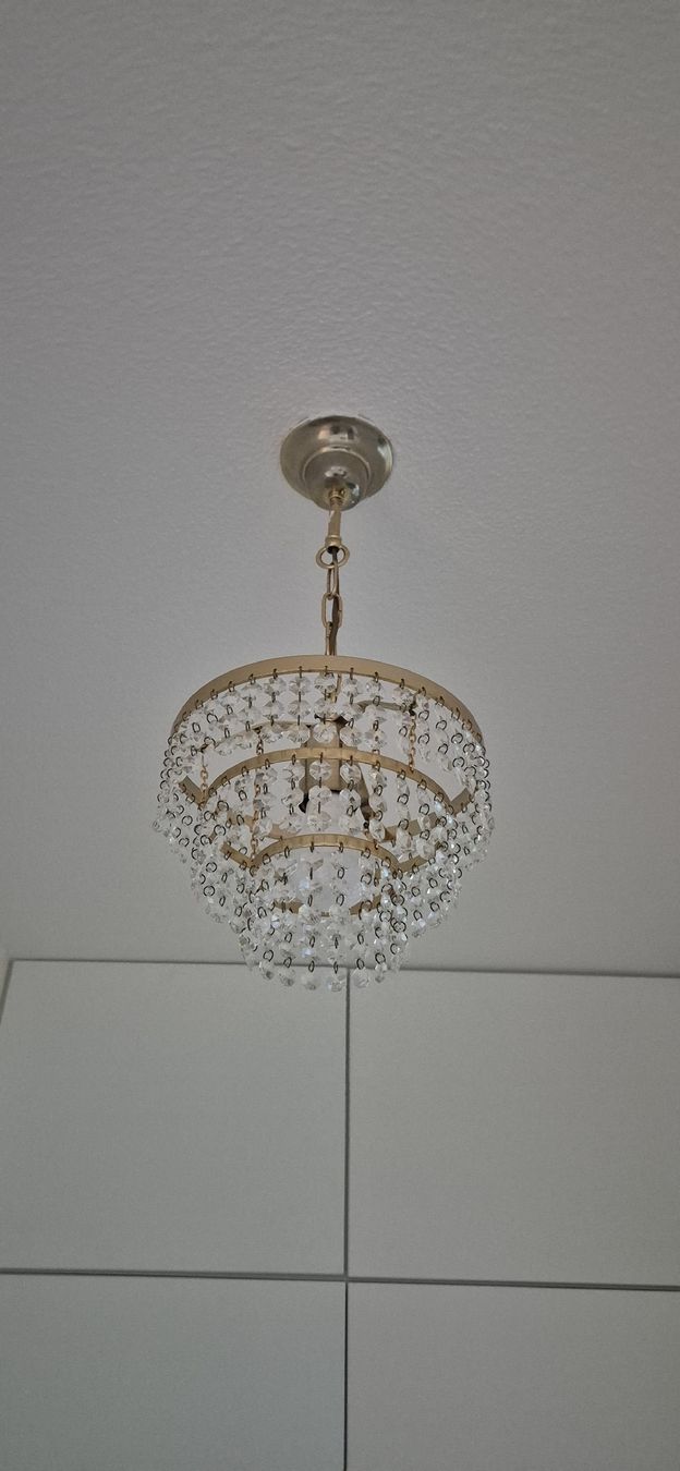 Kronleuchter & Deckenlampen: Kronleuchter aus Kristallglas und Messing – Gebraucht aus Zürich von mar_7fc6