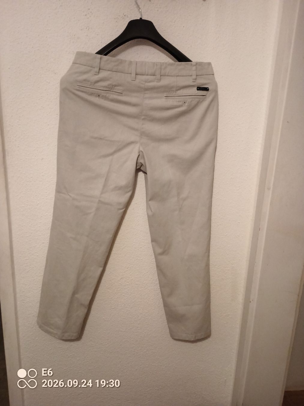 Pantalons: Hellbeige Hose – D'occasion à Zürich par Mitzi6 1