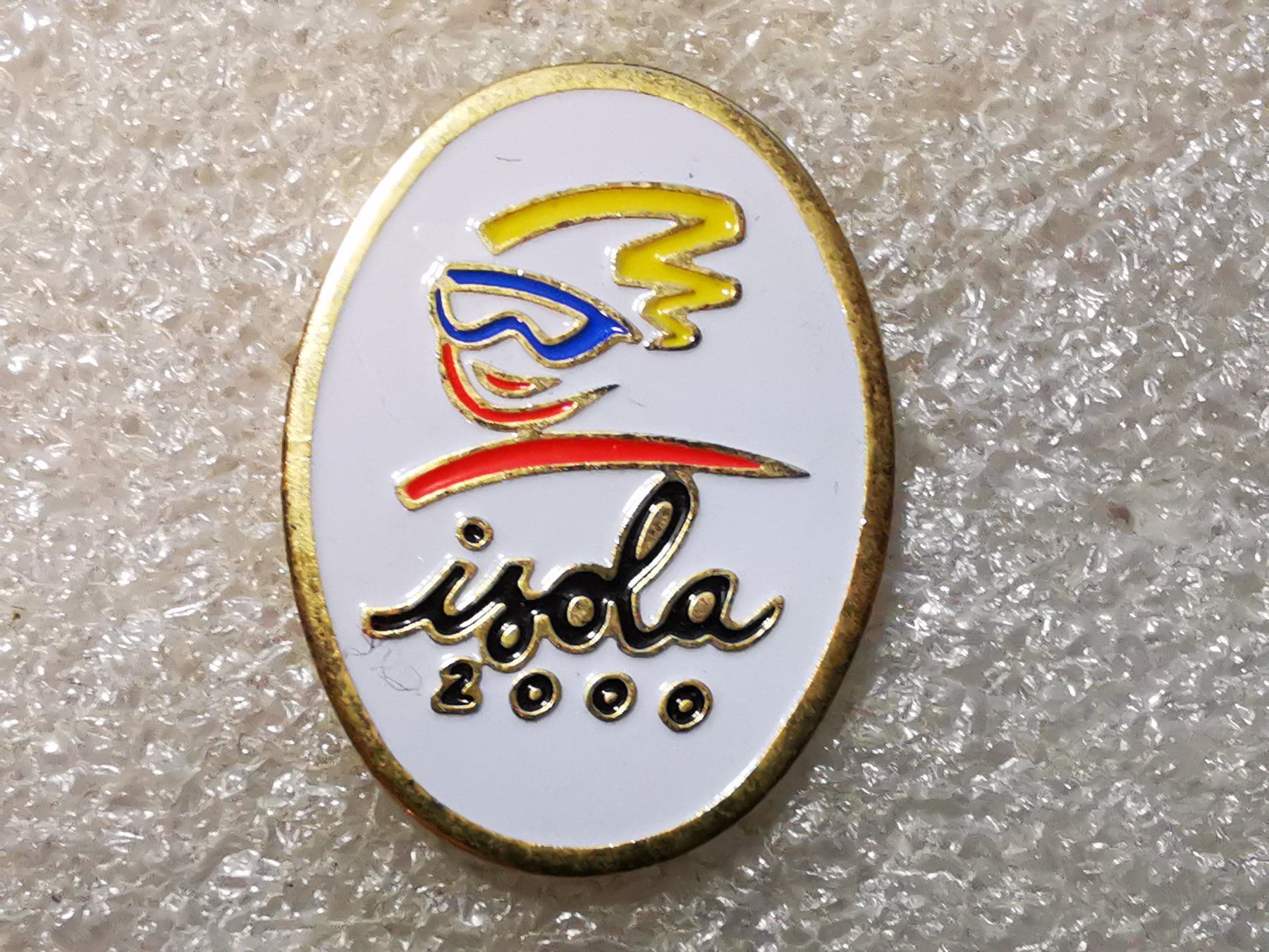 Plaquettes & Badges: Ansteckpin 52: Isola 2000 – D'occasion à Oppligen par Pin-Fall-Shop