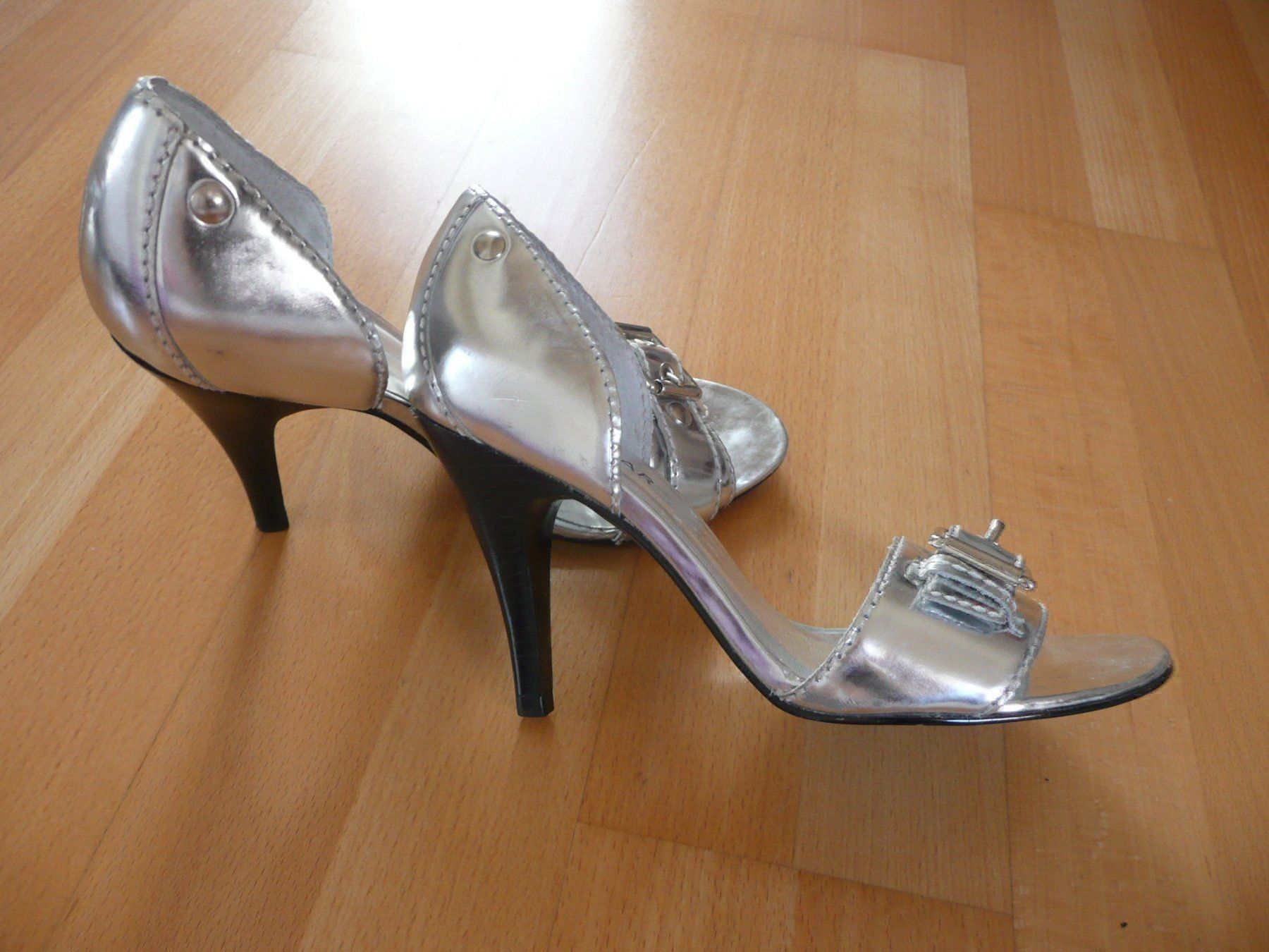 Damenschuhe: Neue silberne offene High Heels Grösse 36 – Neu (gemäss Beschreibung) aus Winkel von Flyhy2020 1
