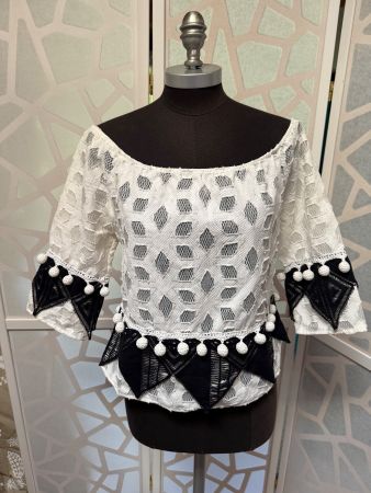 Pretty Summer white and black top with details. S