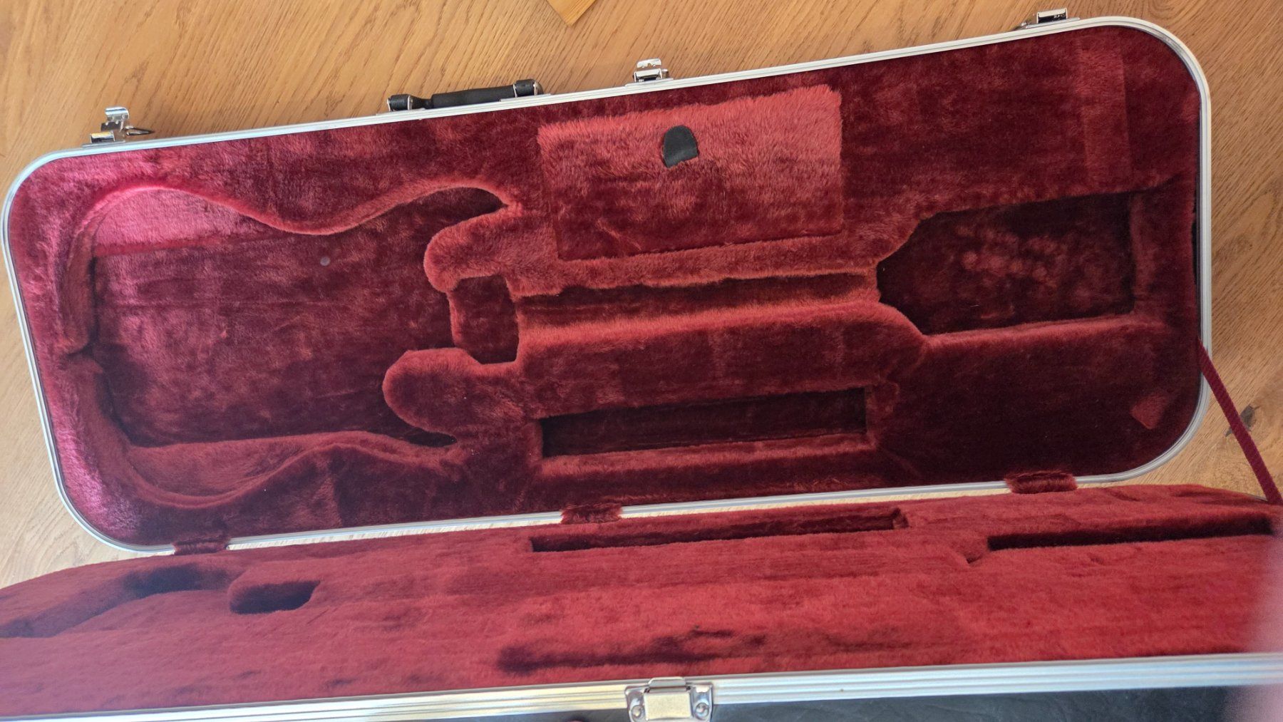 Ibanez Strumenti musicali: Ibanez Prestige flight case for S-model – Usato da Zürich venduto da arthur_tur 3