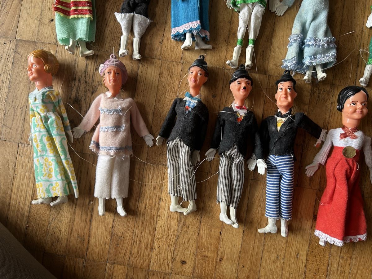 Jouets: Altes Puppentheater  – D'occasion à Hochfelden par larson27 6