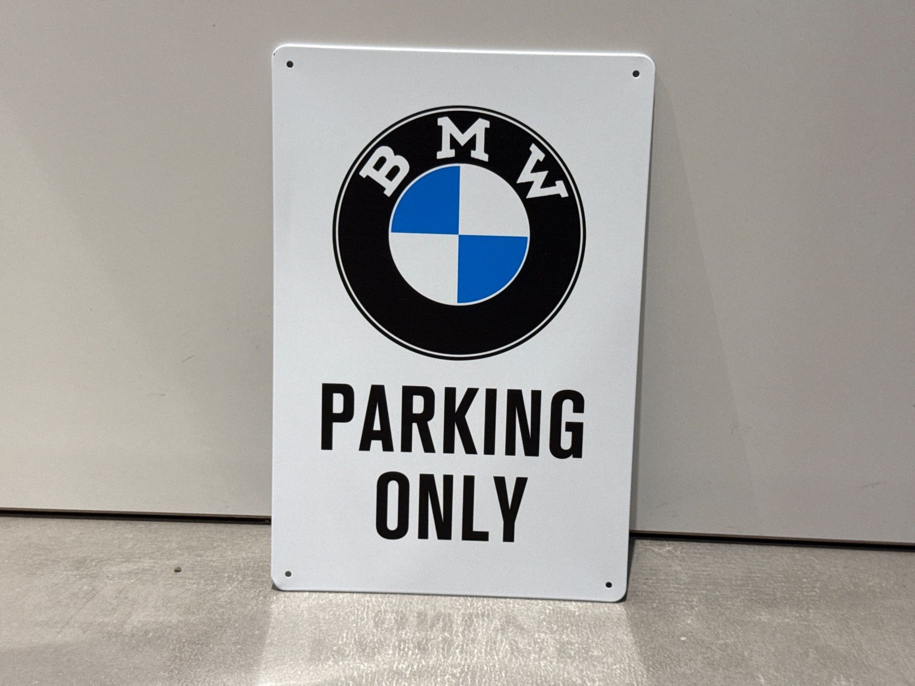 BMW Insegne: BMW PARKING ONLY SCHILD   / 1 Stück / BMW – Nuovo e nell'imballaggio originale da Seon venduto da Aaargauer01 2