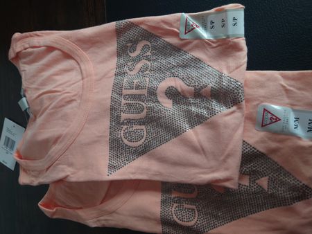 1 T-shirt Guess size S oppure M, scegli la tua taglia