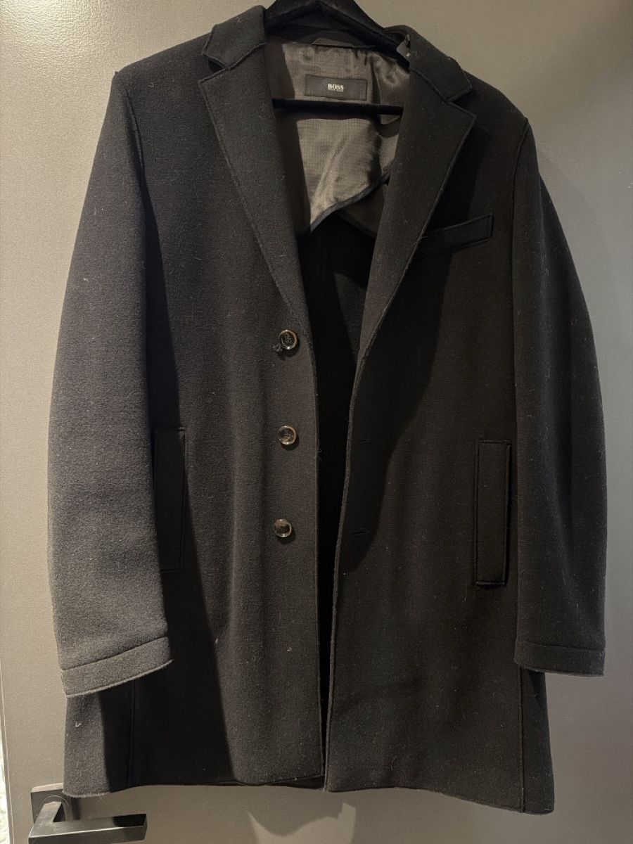 Hugo Boss Cappotti: Schwarzer BOSS Wollmantel, Grösse 50 – Nuovo (secondo la descrizione) da Obersaxen venduto da jen_6dnw