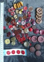Knöpfe Konvolut verschiedene Materialien und Grössen