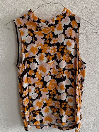 Blumen-Bluse mit Stehkragen, Grösse L, ideal für den Sommer!