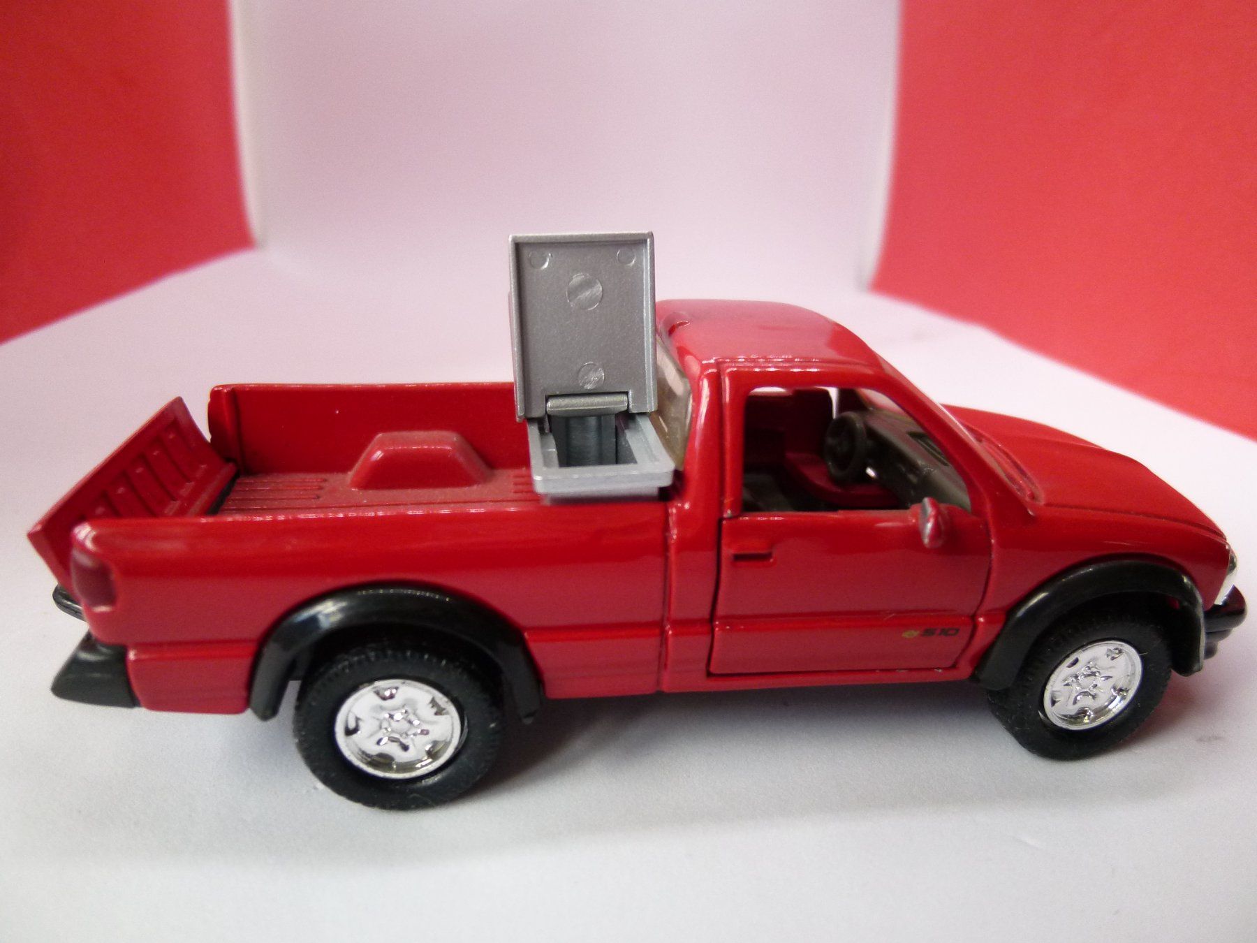 Chevrolet Modellini d'auto: ab  5.-- Chevrolet Pick UP - eher einfaches Modell - Road Ch – Usato da Reiden venduto da alpina2 1