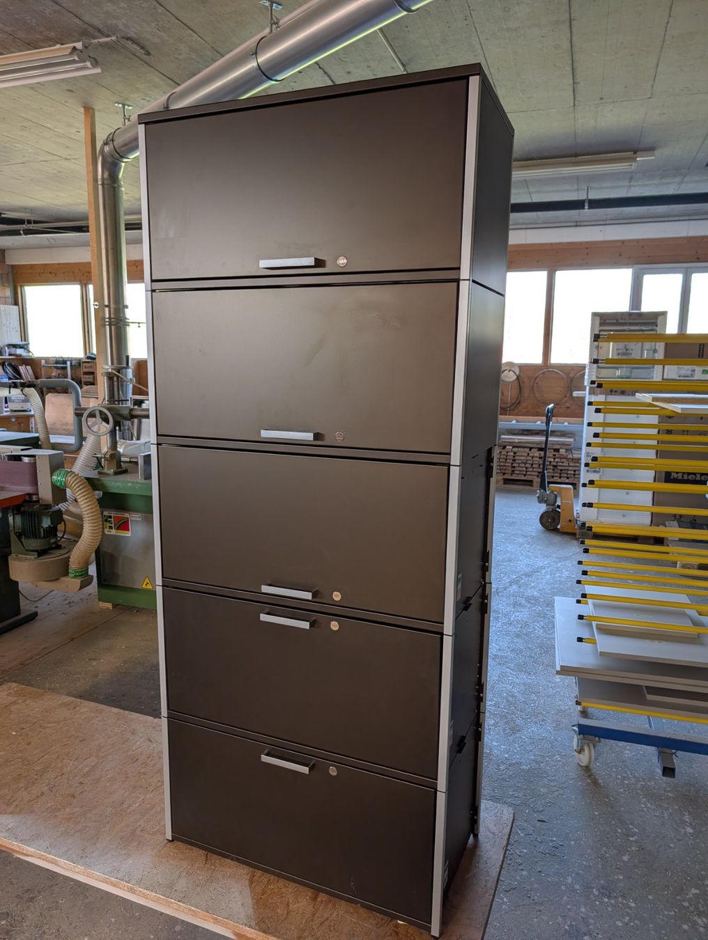 Embru Schränke: Büromöbel Embru eQ, Aluminium braun, 5-Elemente – Gebraucht aus Rüedisbach von inf_kxq8 1