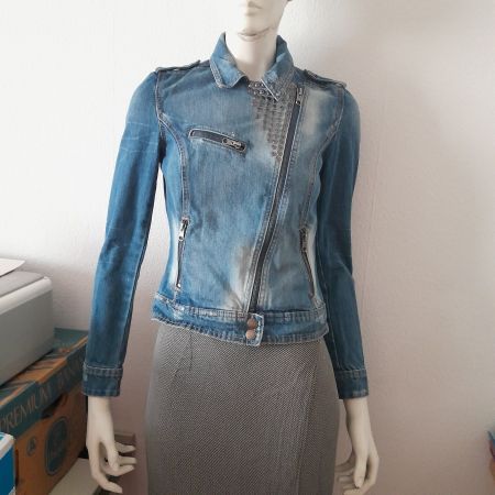 Coole Jeansjacke Nieten Gr. 36 Damenjacke Übergangsjacke
