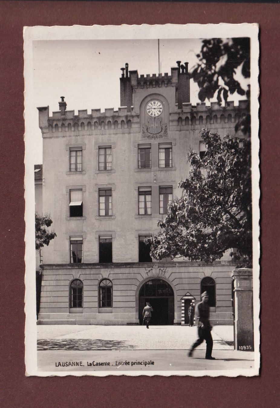 Cartes postales: LAUSANNE - Entrée de la Caserne - 1938 – D'occasion à Pully par nicecards