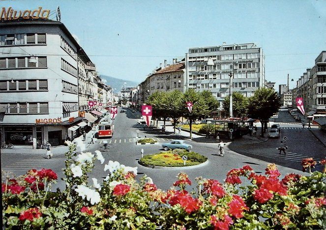 Cartoline postali: BIEL BIENNE Rue de la gare - Auto - Bus – Usato da Jona venduto da philajona