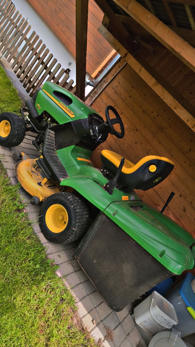 John Deere Tagliaerba: John Deere Rasentraktor – Usato da plasselb venduto da Pbaaspcsatl