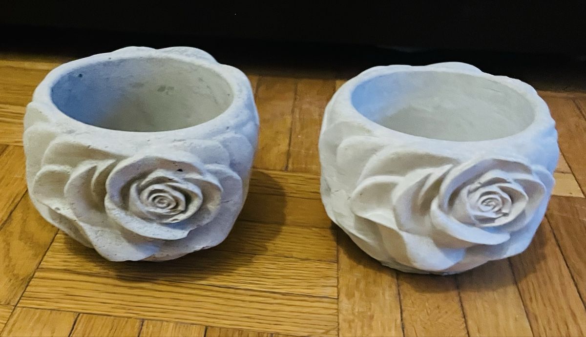Vasi per fiori: 2 Stück Blumentöpfe mit Rosenmuster, – Nuovo e nell'imballaggio originale da Au ZH venduto da Jaggy4