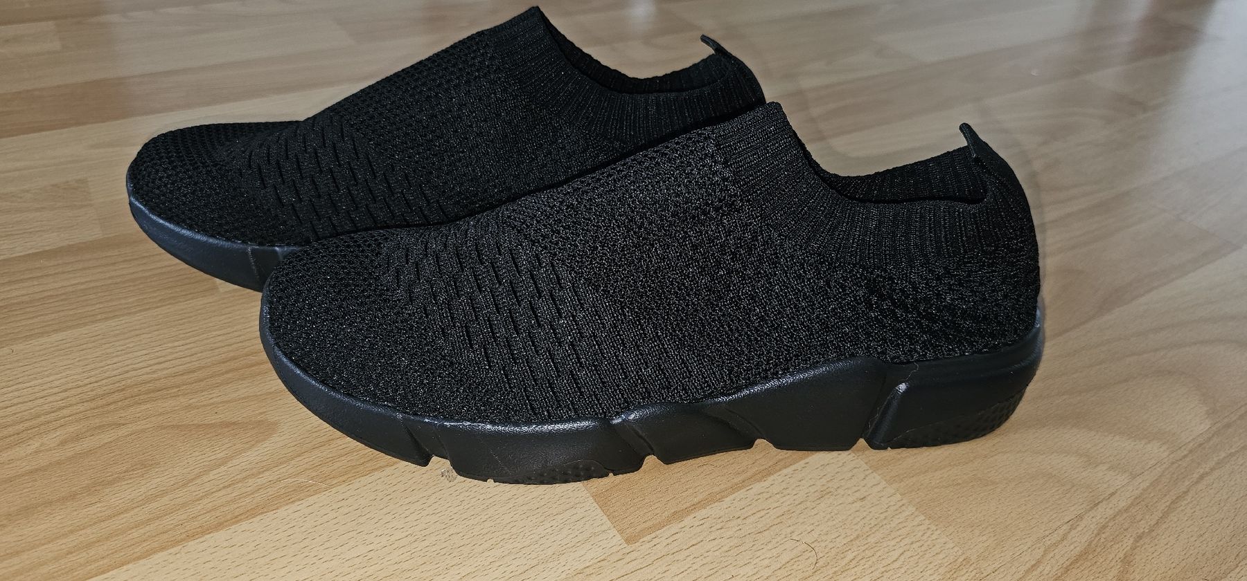 Scarpe da uomo: Schwarze Sneakers Gr. 41 - stylisch & bequem! – Nuovo (secondo la descrizione) da Dulliken venduto da Trw_gbp4