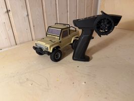 RC Geländewagen beige mit Fernsteuerung gebraucht 1:24