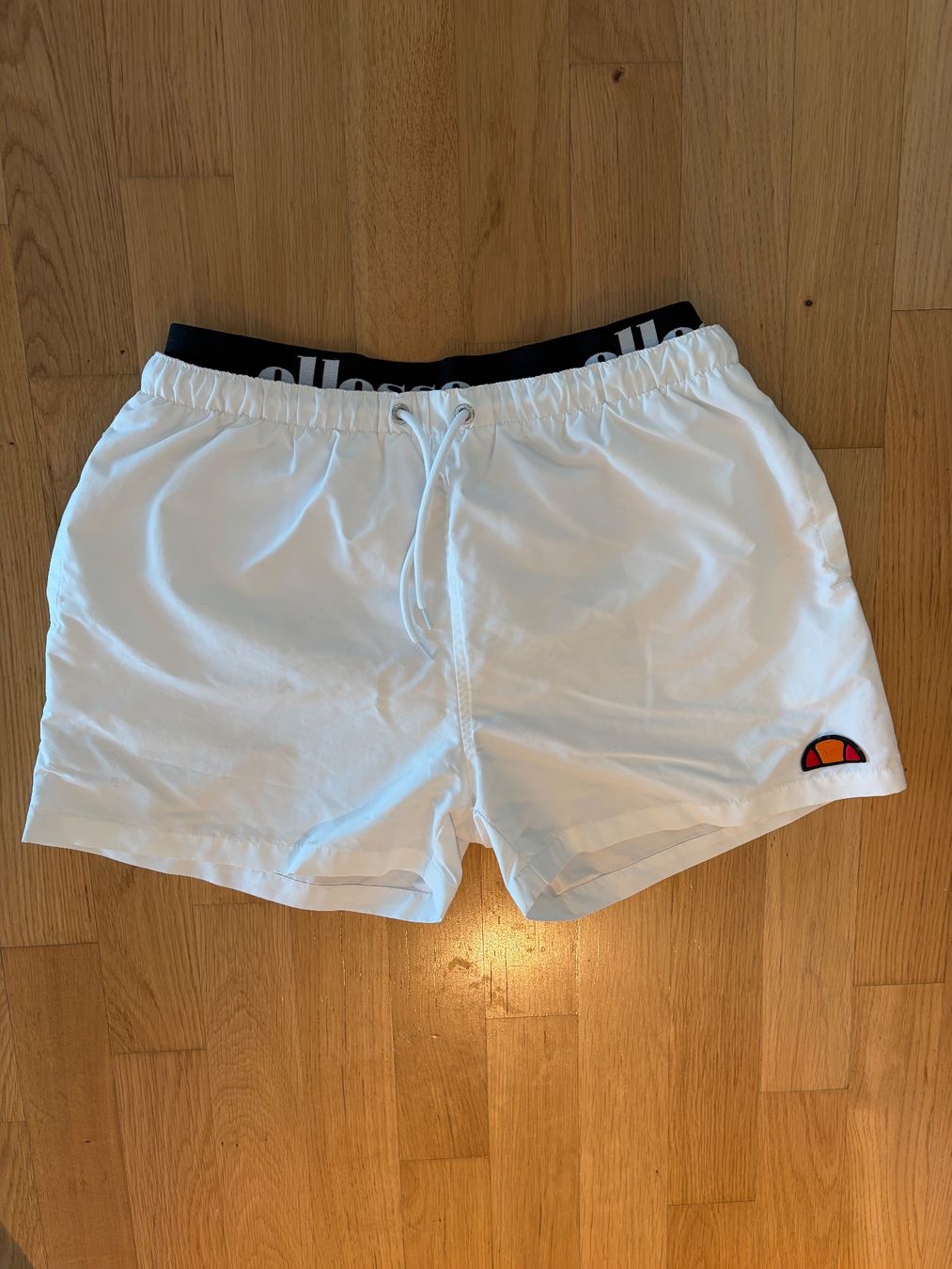 Ellesse Pantaloni: Weisse Ellesse Badehose Gr. M – Usato da Olten venduto da jam_hwl5