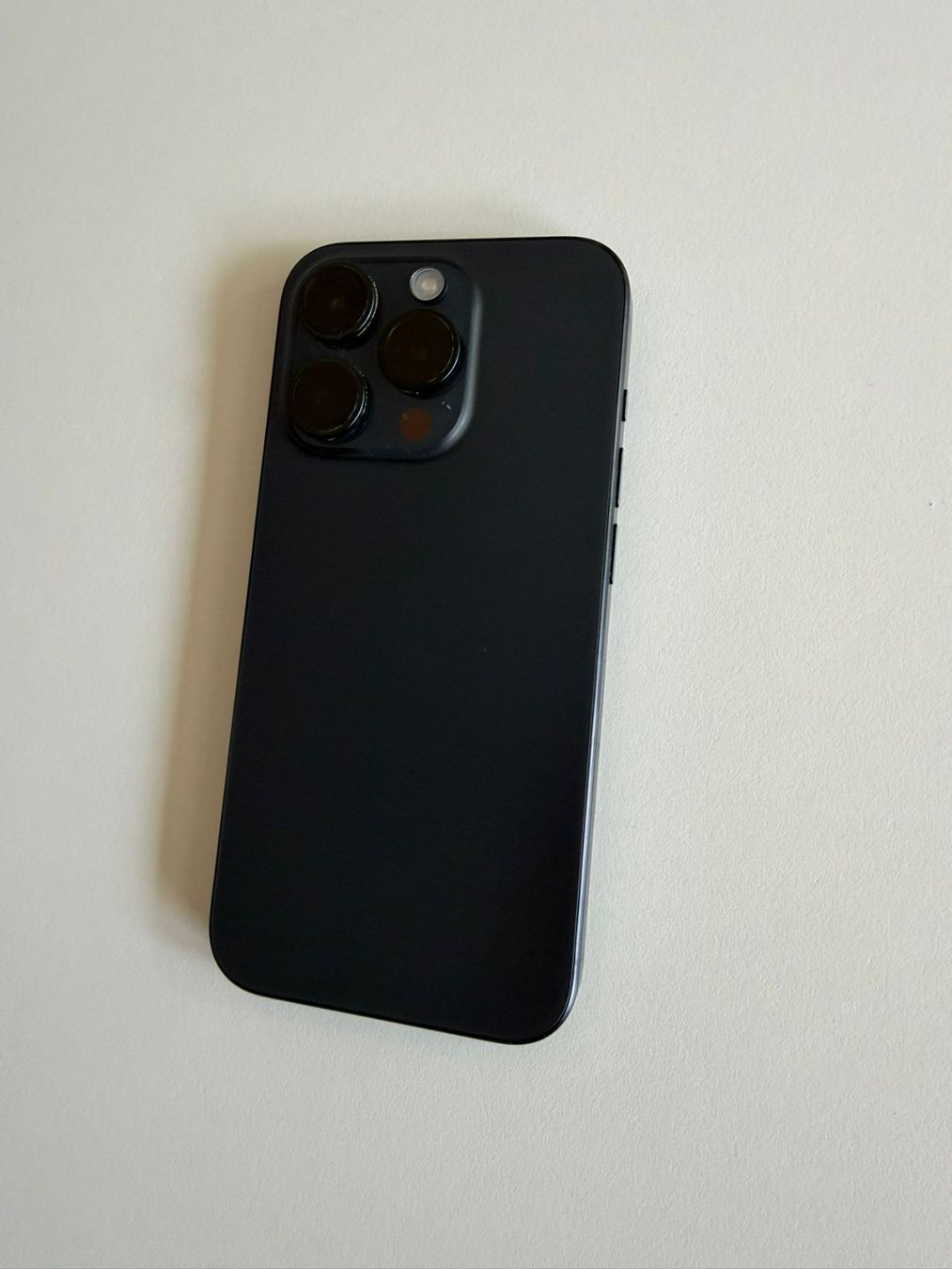 Apple Telefoni cellulari / Smartphones: iPhone 15 Pro, 256 GB. Wie neu! – Nuovo (secondo la descrizione) da Zürich venduto da minaf01 2