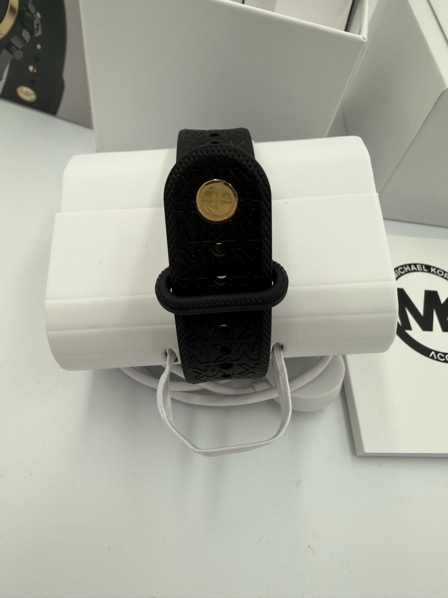 Michael Kors Smartwatch: Michael Kors Smartwatch Schwarz Gold – Nuovo (secondo la descrizione) da Wiedlisbach venduto da Sistershop 2