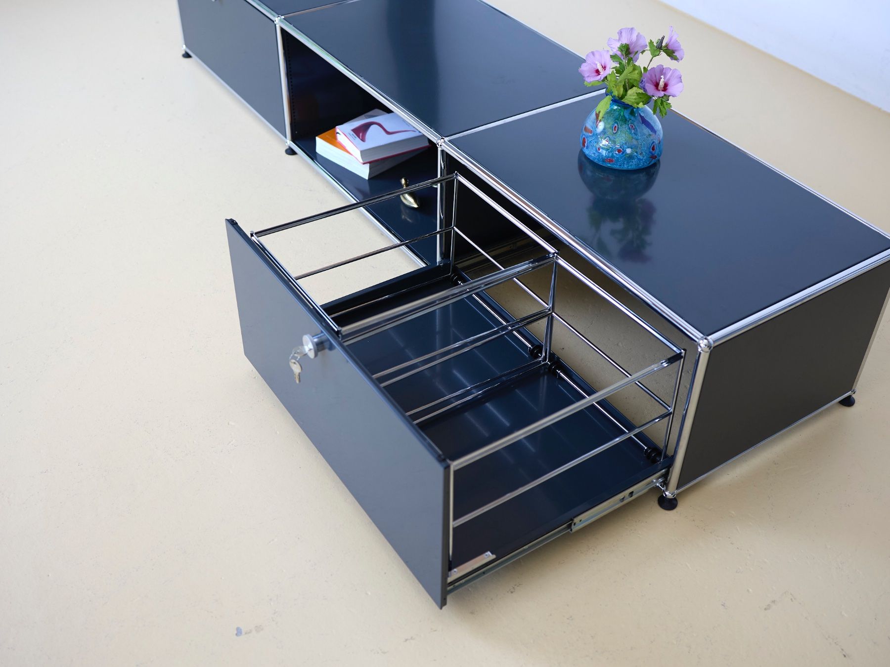USM Cassettiere: USM Lowboard in Anthrazitgrau Lieferung möglich – Usato da Meinisberg venduto da atelier_TILIJA 4