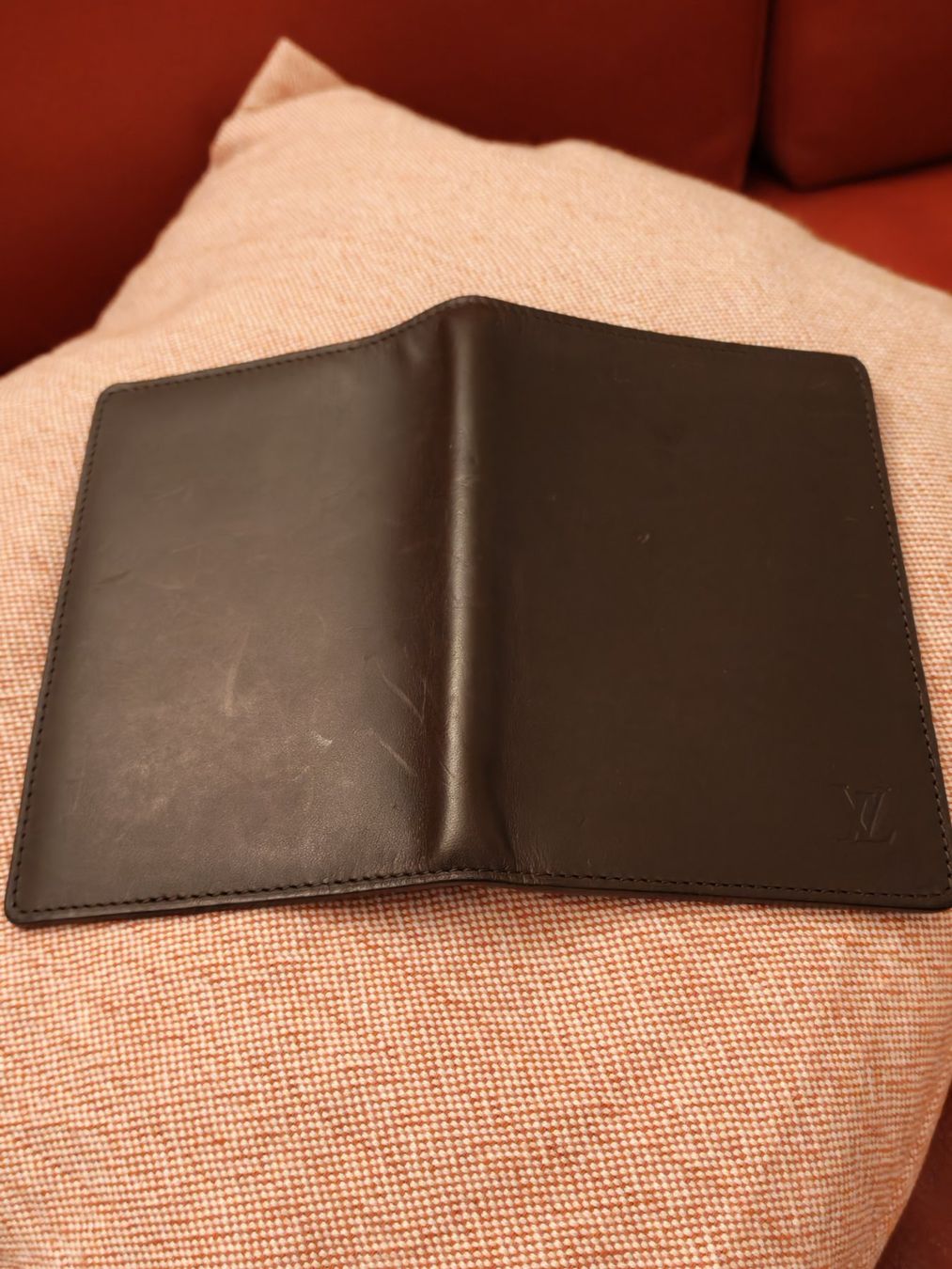 Louis Vuitton Portefeuilles: COUVERTURE PASSEPORT  CUIR LOUIS VUITTON – D'occasion à Trélex par autard 4