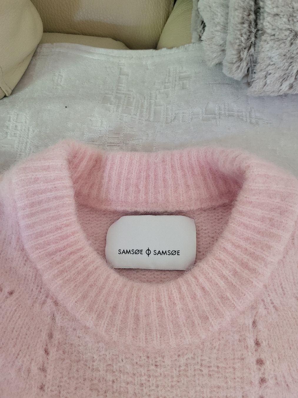 Pullover & Sweatshirts: Damen Pullover rosa Strickmuster neuwertig – Neu (gemäss Beschreibung) aus Winterthur von rab_tr8n 1